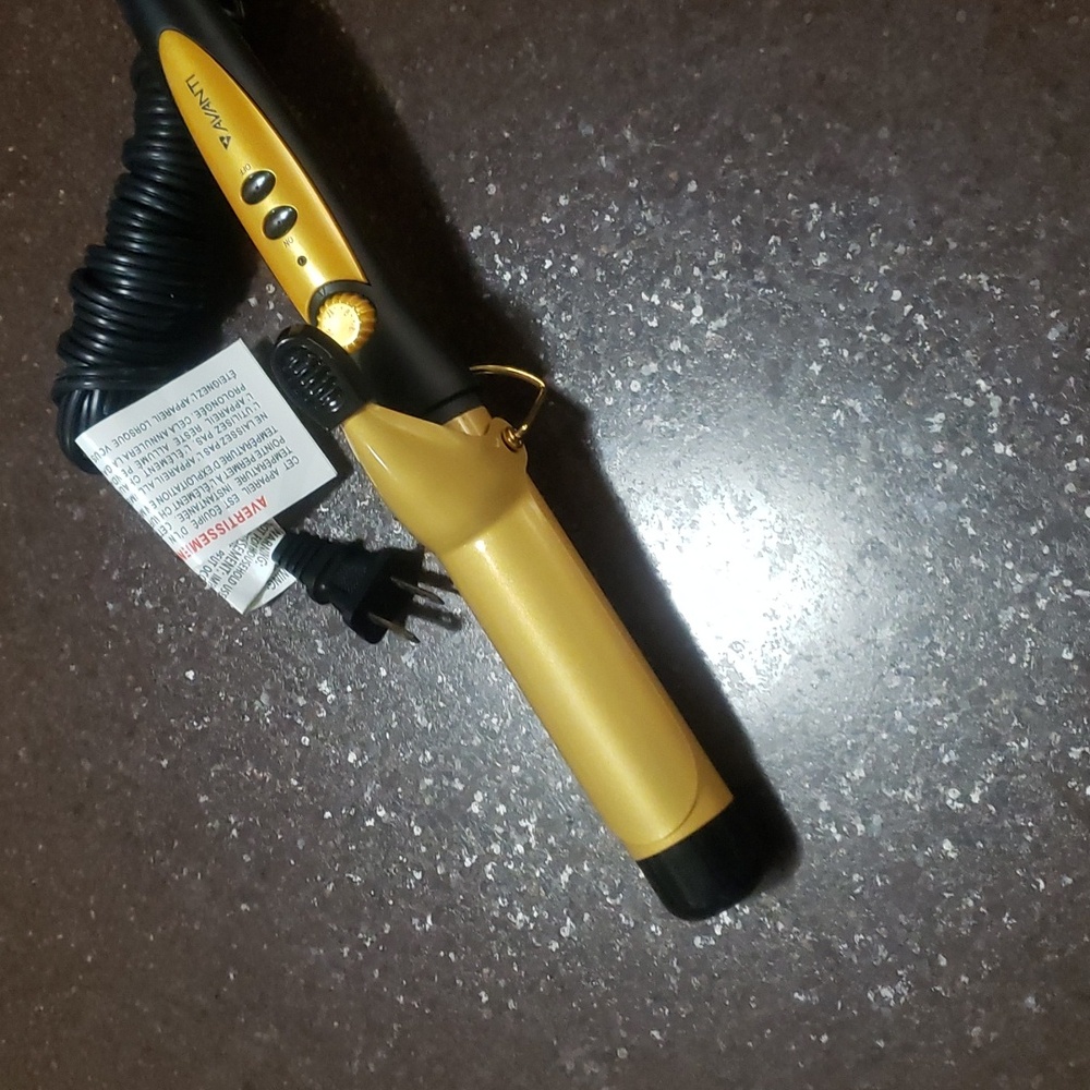AVANTI Curling Iron.  Gold and Black.